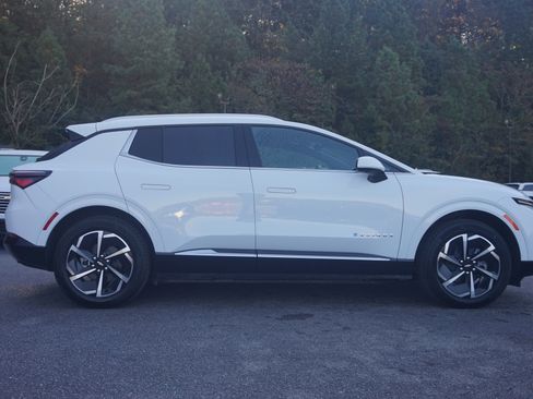 Used 2025 Chevrolet Equinox EV LT w/ Convenience Package image 10