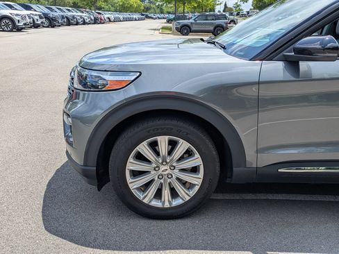 Used 2023 Ford Explorer Limited w/ Limited Technology Package RWD image 11