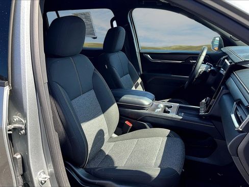 Used 2025 GMC Acadia Elevation image 21