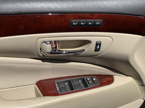 Used 2012 Lexus LS 460 w/ Comfort Pkg RWD image 15