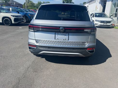 New 2025 Volkswagen Taos SE image 6