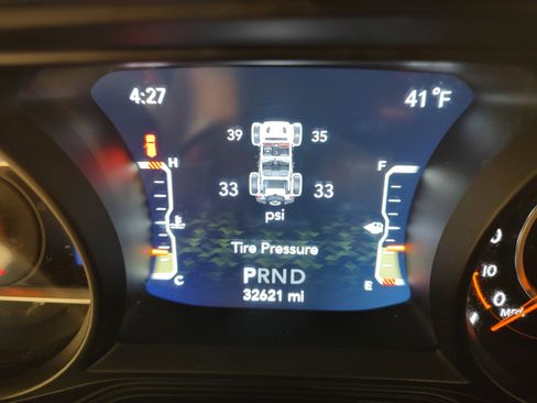 Used 2025 Jeep Wrangler Unlimited Rubicon image 6