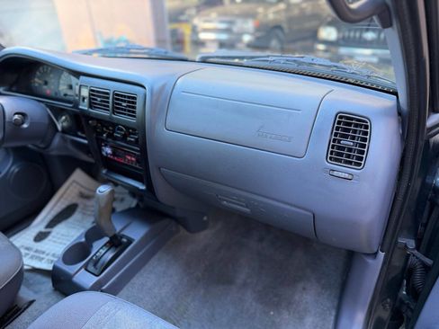Used 2000 Toyota Tacoma PreRunner image 17