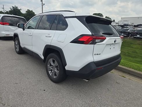 Used 2022 Toyota RAV4 XLE w/ Convenience Package AWD/4WD image 4