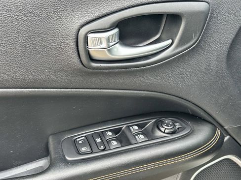 Used 2019 Jeep Compass Limited AWD/4WD image 15