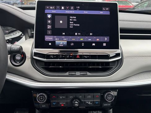 Used 2025 Jeep Compass Limited image 20