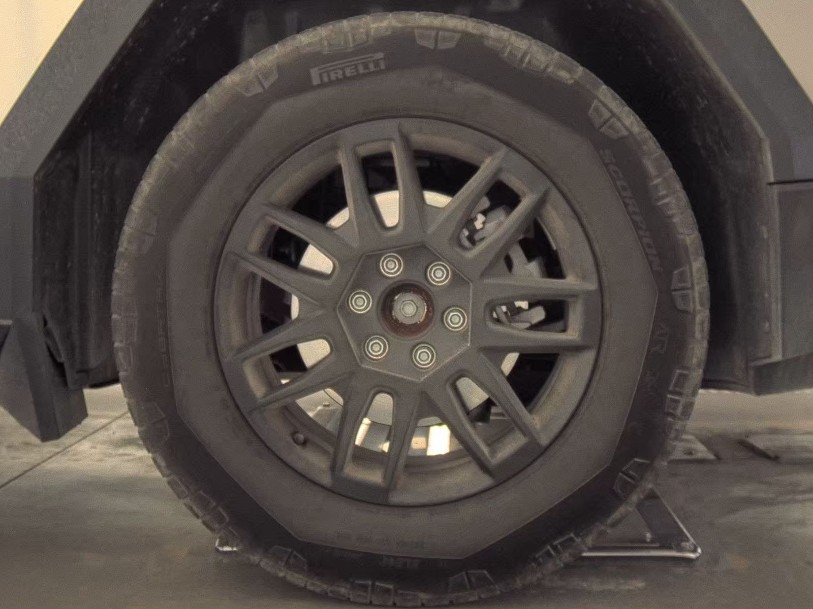 Used 2025 Tesla Cybertruck AWD Crew Cab image 4
