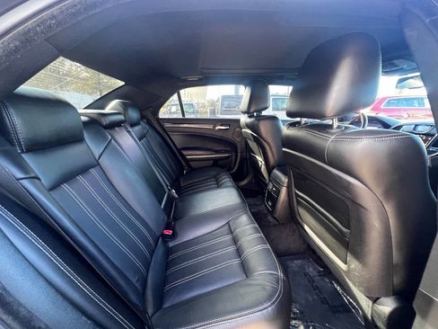 Used 2018 Chrysler 300 S w/ 300S Premium Group image 11