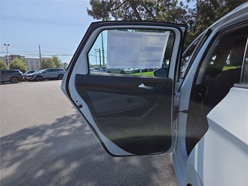 Used 2026 Volkswagen Jetta SE FWD image 24