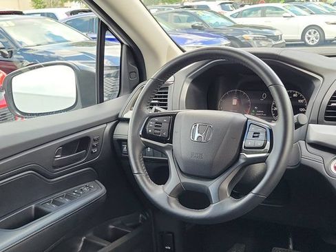 Certified 2025 Honda Odyssey EX-L image 3