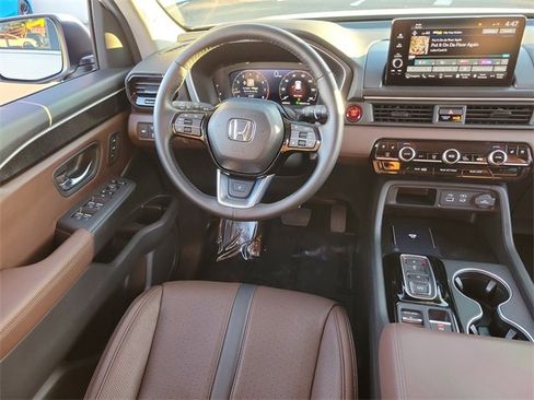 Certified 2025 Honda Pilot Elite image 12