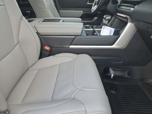 New 2026 Toyota Tundra Limited AWD/4WD image 12