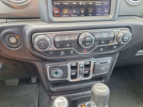 Used 2022 Jeep Gladiator Overland w/ Cold Weather Group AWD/4WD image 14