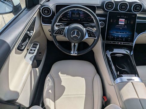 Used 2024 Mercedes-Benz GLC 300 4MATIC image 16