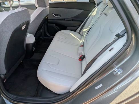 Used 2025 Hyundai Elantra Limited image 29