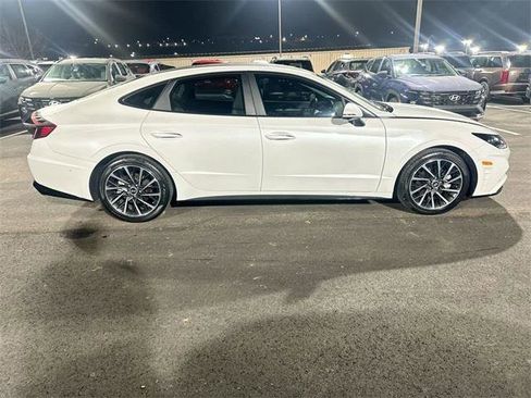 Used 2022 Hyundai Sonata Limited w/ Preferred Accessory Package image 17