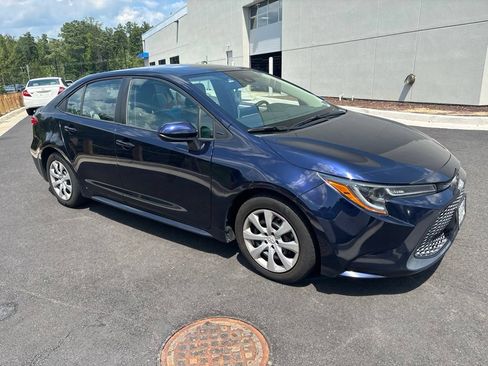 Used 2021 Toyota Corolla LE FWD image 2