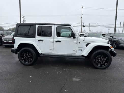 Used 2023 Jeep Wrangler Unlimited Sahara w/ Cold Weather Group AWD/4WD image 7