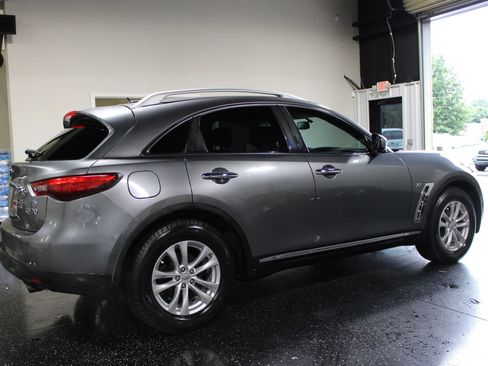 Used 2017 INFINITI QX70 2WD w/ Premium Package image 3