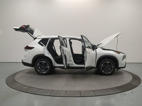 Used 2024 Nissan Rogue SV FWD image 17