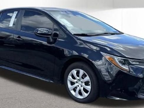 Used 2024 Toyota Corolla LE FWD image 2