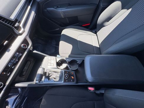 Used 2025 Kia Sportage LX FWD image 40