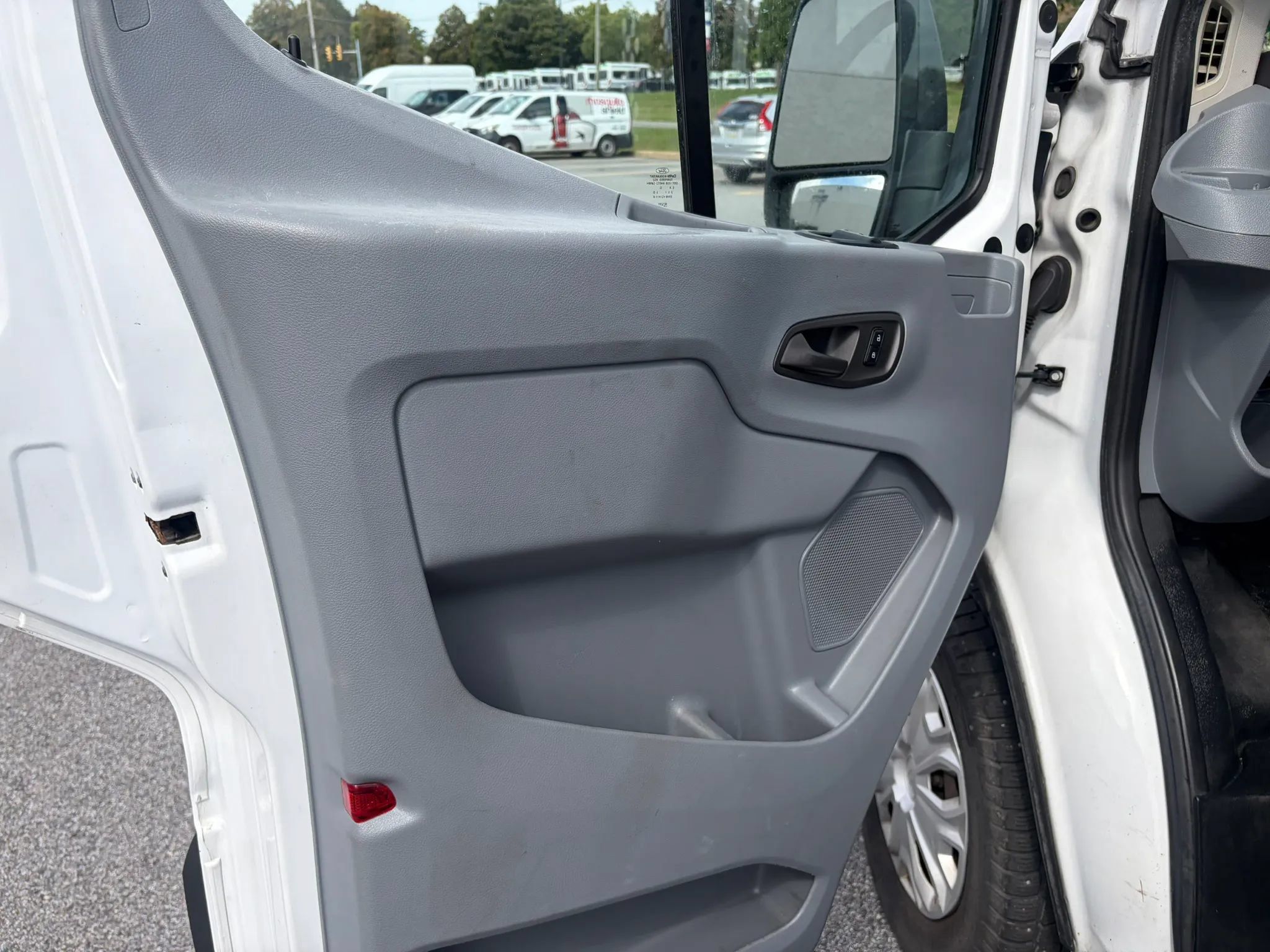 Used 2016 Ford Transit 250 130 Low Roof w/ Exterior Upgrade Package RWD image 30