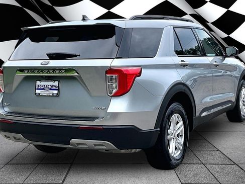 Used 2023 Ford Explorer XLT w/ Equipment Group 202A AWD/4WD image 2
