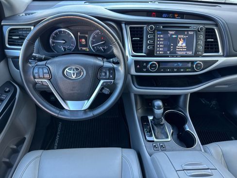 Used 2018 Toyota Highlander XLE image 14