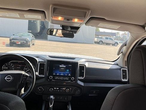 Used 2023 Nissan Frontier SV w/ SV Convenience Package image 16