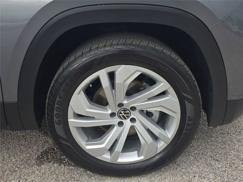 Used 2023 Volkswagen Atlas SE w/ Panoramic Sunroof Package FWD image 9