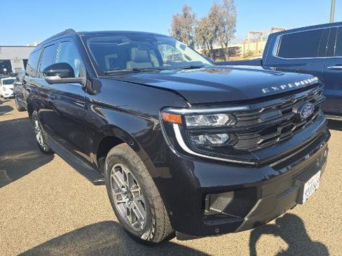Used 2025 Ford Expedition Active image 1