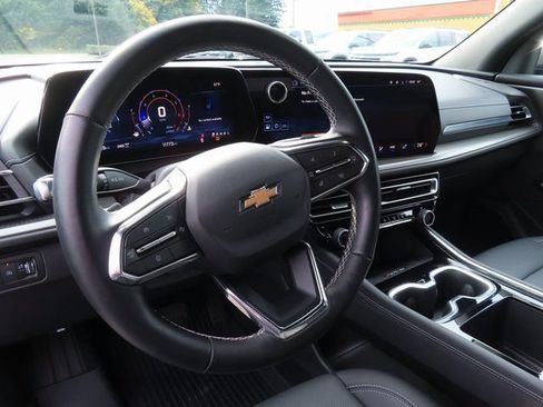 Used 2025 Chevrolet Traverse LT AWD/4WD image 14