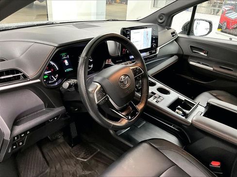 Used 2021 Toyota Sienna XSE w/ XSE Plus Package AWD/4WD image 8