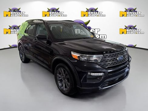 Used 2023 Ford Explorer XLT w/ XLT Sport Appearance Package AWD/4WD image 3