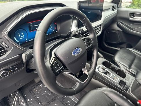 Used 2025 Ford Escape Platinum AWD/4WD image 9
