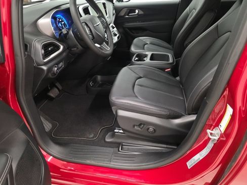 New 2026 Chrysler Pacifica Select image 13