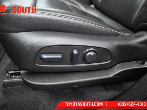 Used 2023 Chevrolet Traverse LT w/ LT Premium Package AWD/4WD image 24