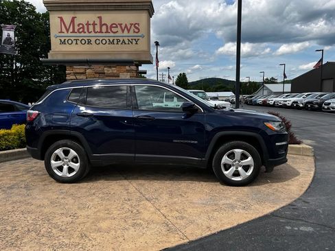 Used 2018 Jeep Compass Latitude w/ Cold Weather Group AWD/4WD image 4