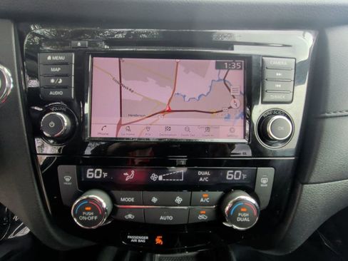 Used 2019 Nissan Rogue SV w/ Premium Package image 19