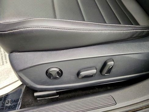 Used 2023 Volkswagen Jetta SE w/ Panoramic Sunroof Package FWD image 8