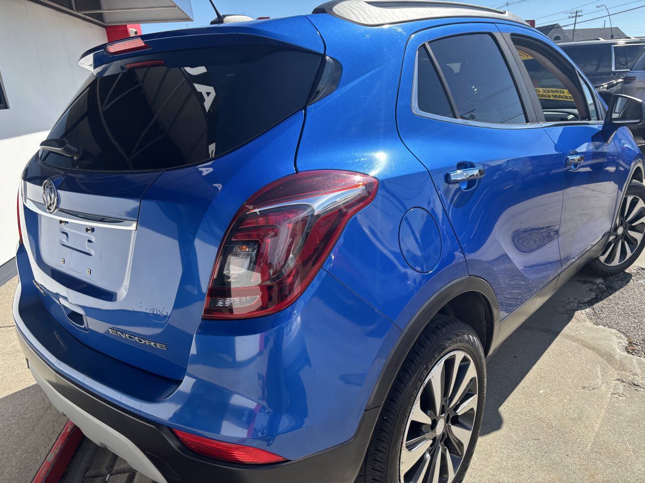Used 2017 Buick Encore Essence FWD image 4