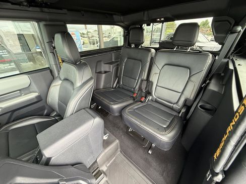 Used 2023 Ford Bronco Badlands w/ Sasquatch Package AWD/4WD image 47