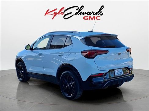 Used 2024 Buick Encore GX Sport Touring image 7