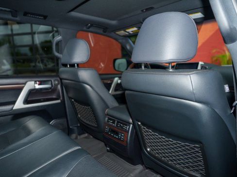 Used 2020 Toyota Land Cruiser Heritage Edition image 19
