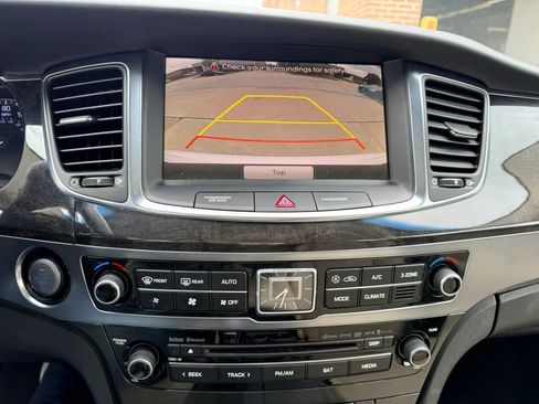 Used 2014 Hyundai Equus Signature RWD image 17