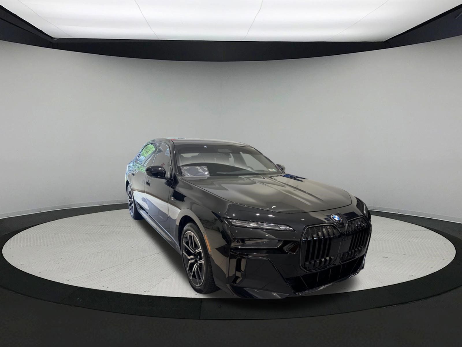 Certified 2025 BMW 760i xDrive w/ Executive Package AWD/4WD image 3
