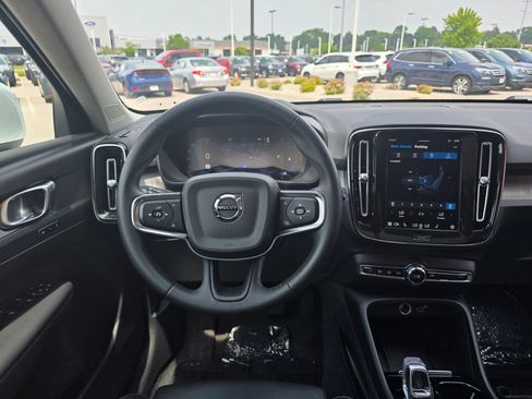 Used 2024 Volvo XC40 B5 Plus image 13