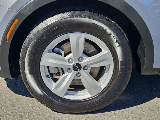 Used 2025 Kia Sorento LX FWD image 9