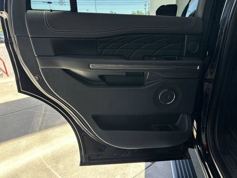 Used 2024 Ford Expedition Platinum AWD/4WD image 20